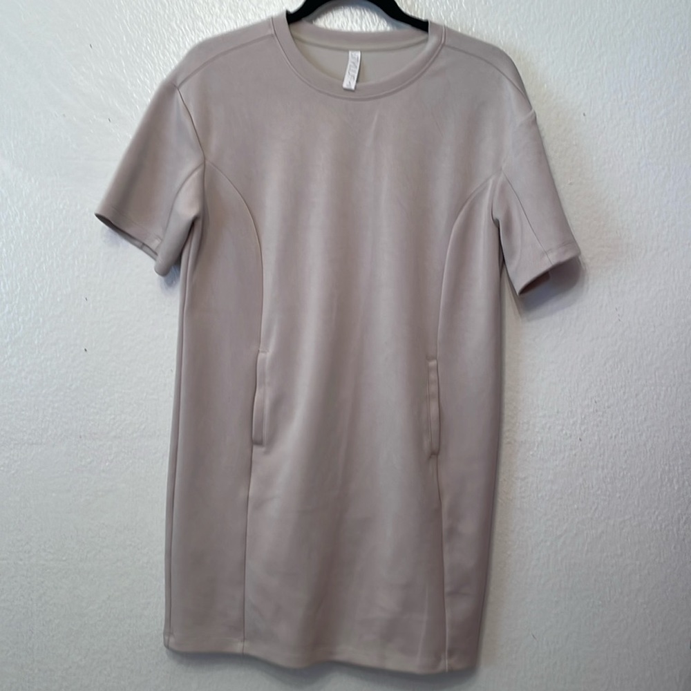 Light grey size small dress by Stylus. Two front pockets  lightweight